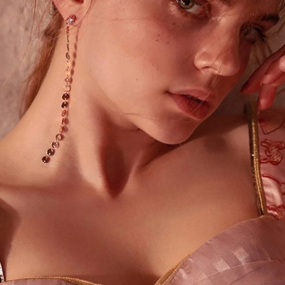 Gorgeous Earrings - Picture 6 of 7